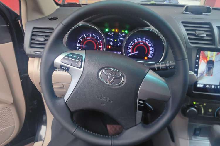 Used Toyota Highlander 2012 2.7L Two-Wheel Drive 5-Seater Sport Edition Steering Wheel
