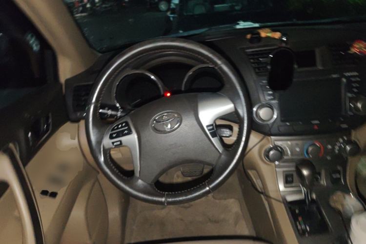 Used Toyota Highlander 2012 2.7L Two-Wheel Drive 5-Seater Sport Edition Steering Wheel