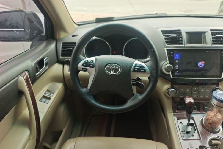 Used Toyota Highlander 2012 2.7L Two-Wheel Drive 7-Seater Luxury Edition Steering Wheel
