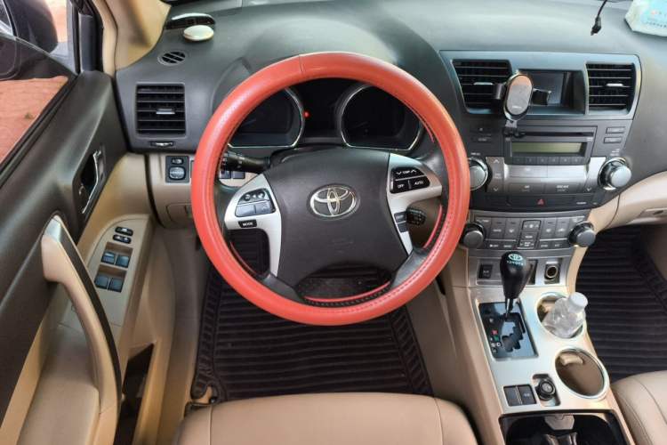 Used Toyota Highlander 2012 2.7L Two-Wheel Drive 7-Seater Luxury Edition Steering Wheel