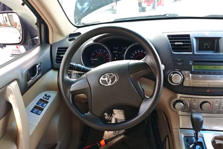 Used Toyota Highlander 2012 2.7L Two-Wheel Drive 7-Seater Elite Edition Steering Wheel