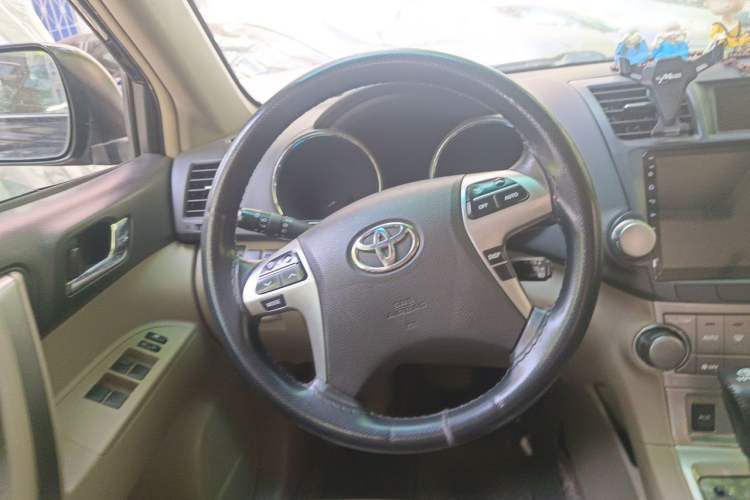 Used Toyota Highlander 2012 2.7L Two-Wheel Drive 7-Seater Luxury Edition Steering Wheel