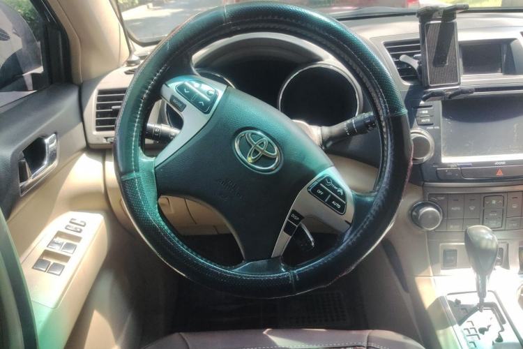 Used Toyota Highlander 2012 2.7L Two-Wheel Drive 7-Seater Luxury Edition Steering Wheel