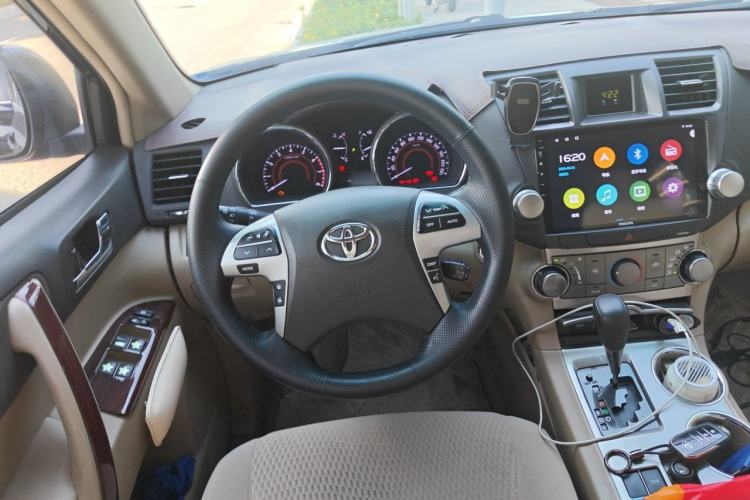 Used Toyota Highlander 2012 2.7L Two-Wheel Drive 7-Seater Elite Edition Steering Wheel
