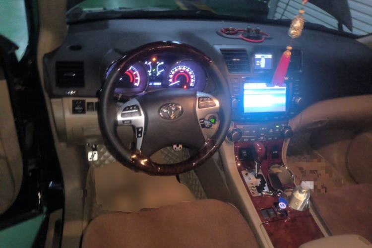 Used Toyota Highlander 2012 2.7L Two-Wheel Drive 7-Seater Ultimate Edition Steering Wheel