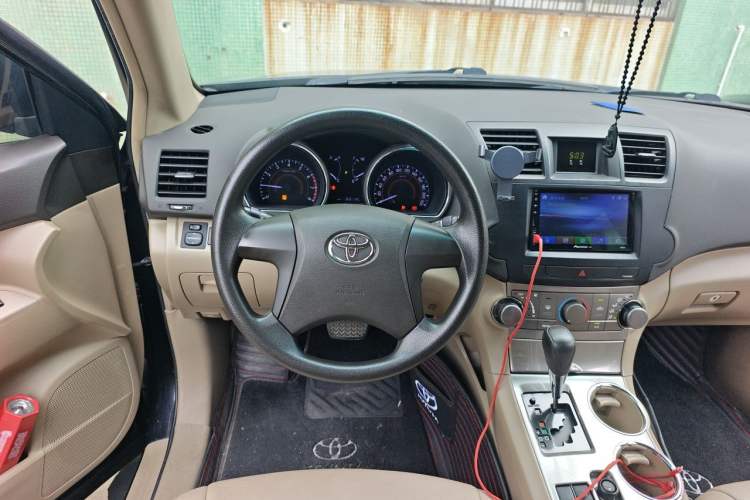 Used Toyota Highlander 2012 2.7L Two-Wheel Drive 7-Seater Elite Edition Steering Wheel