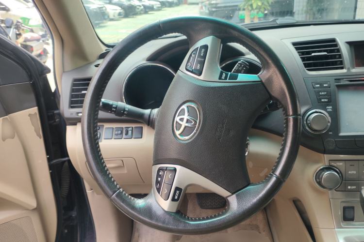 Used Toyota Highlander 2012 2.7L Two-Wheel Drive 7-Seater Luxury Edition Steering Wheel