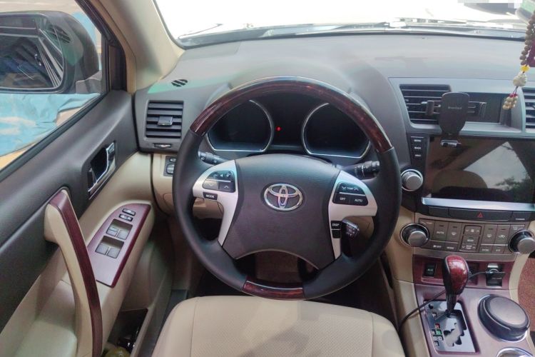 Used Toyota Highlander 2012 2.7L Two-Wheel Drive 7-Seater Luxury Edition Steering Wheel