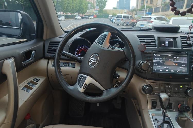 Used Toyota Highlander 2012 2.7L Two-Wheel Drive 7-Seater Luxury Edition Steering Wheel