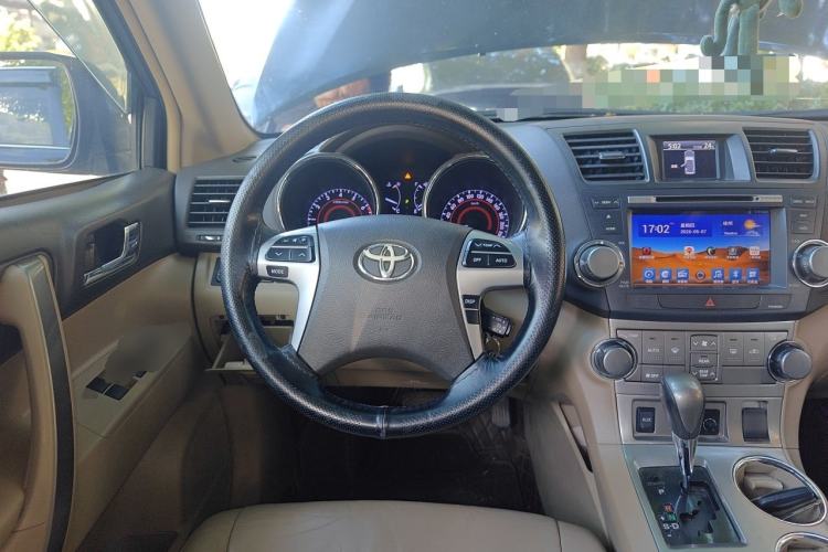 Used Toyota Highlander 2012 2.7L Two-Wheel Drive 7-Seater Luxury Edition Steering Wheel