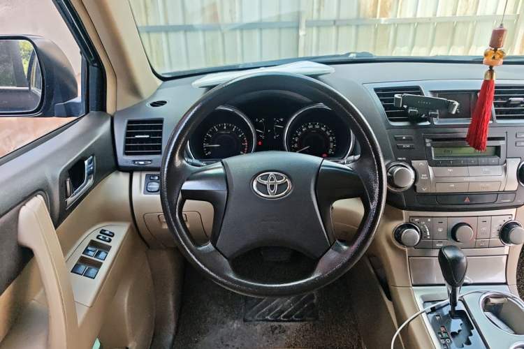 Used Toyota Highlander 2012 3.5L 4x4 7-Seater Elite Edition Steering Wheel