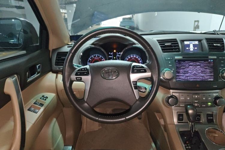 Used Toyota Highlander 2012 2.7L Two-Wheel Drive 7-Seater Luxury Edition Steering Wheel