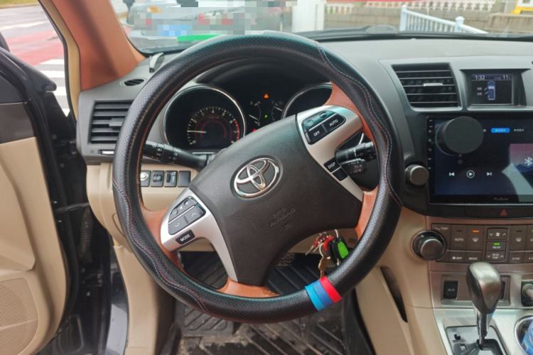 Used Toyota Highlander 2012 2.7L Two-Wheel Drive 7-Seater Luxury Edition Steering Wheel