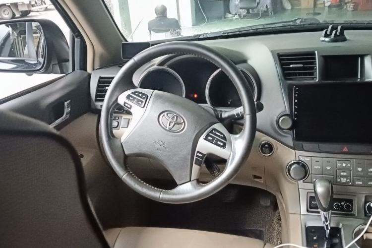 Used Toyota Highlander 2012 2.7L Two-Wheel Drive 7-Seater Luxury Edition Steering Wheel