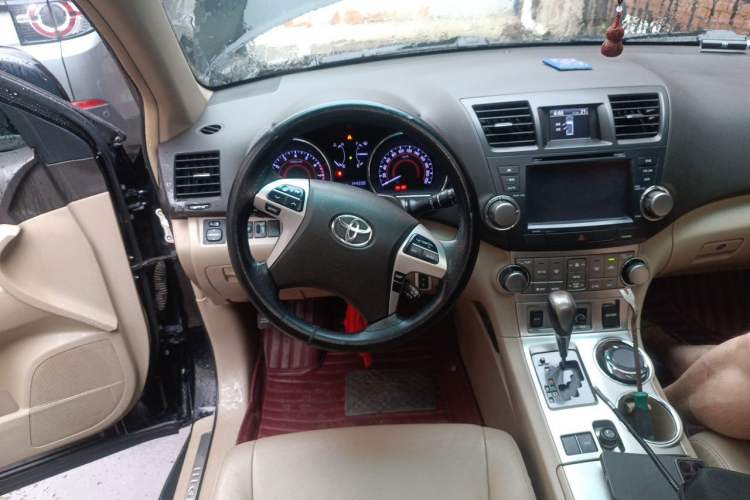 Used Toyota Highlander 2012 2.7L Two-Wheel Drive 7-Seater Luxury Edition Steering Wheel