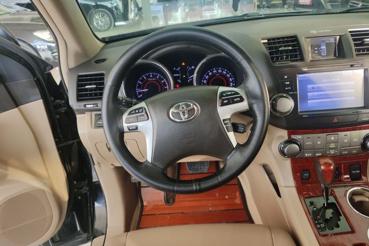 Used Toyota Highlander 2012 2.7L Two-Wheel Drive 7-Seater Luxury Edition Steering Wheel