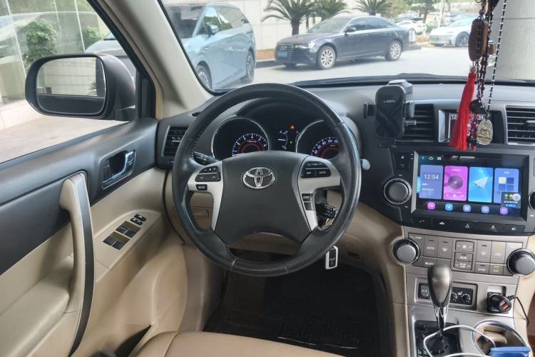 Used Toyota Highlander 2012 2.7L Two-Wheel Drive 7-Seater Luxury Edition Steering Wheel