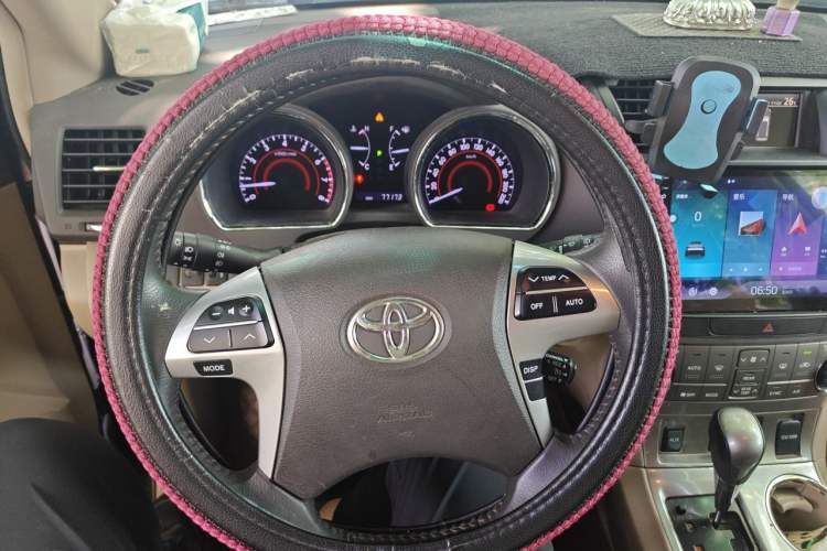 Used Toyota Highlander 2012 2.7L Two-Wheel Drive 7-Seater Luxury Edition Steering Wheel