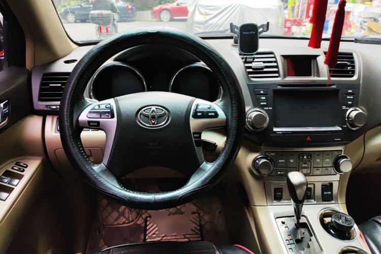 Used Toyota Highlander 2012 2.7L Two-Wheel Drive 7-Seater Luxury Edition Steering Wheel