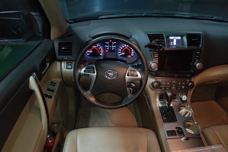 Used Toyota Highlander 2012 2.7L Two-Wheel Drive 7-Seater Luxury Edition Steering Wheel