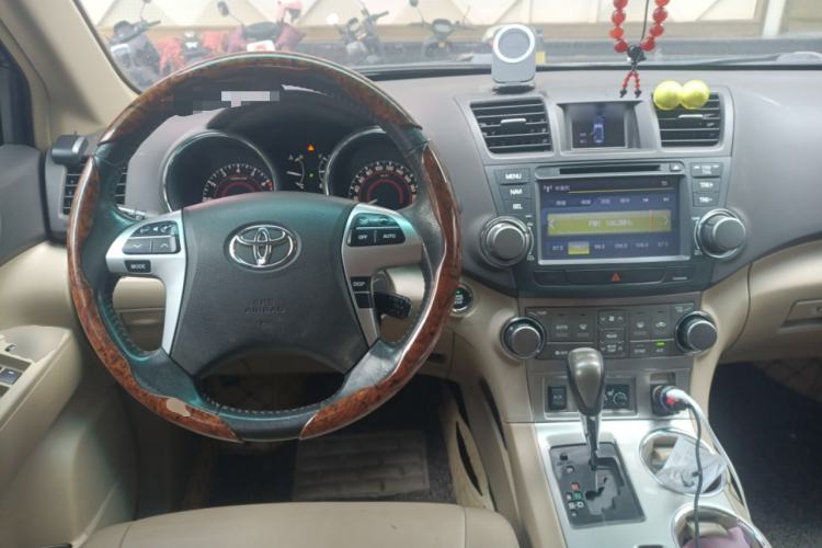 Used Toyota Highlander 2012 2.7L Two-Wheel Drive 7-Seater Luxury Edition Steering Wheel