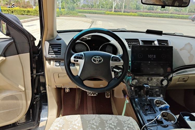 Used Toyota Highlander 2012 2.7L Two-Wheel Drive 7-Seater Luxury Edition Steering Wheel