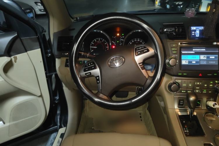 Used Toyota Highlander 2012 2.7L Two-Wheel Drive 7-Seater Luxury Edition Steering Wheel