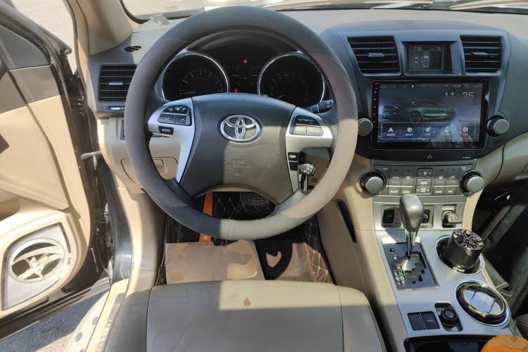 Used Toyota Highlander 2012 2.7L Two-Wheel Drive 7-Seater Luxury Edition Steering Wheel