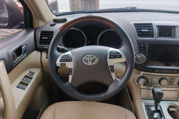 Used Toyota Highlander 2012 2.7L Two-Wheel Drive 7-Seater Elite Edition Steering Wheel