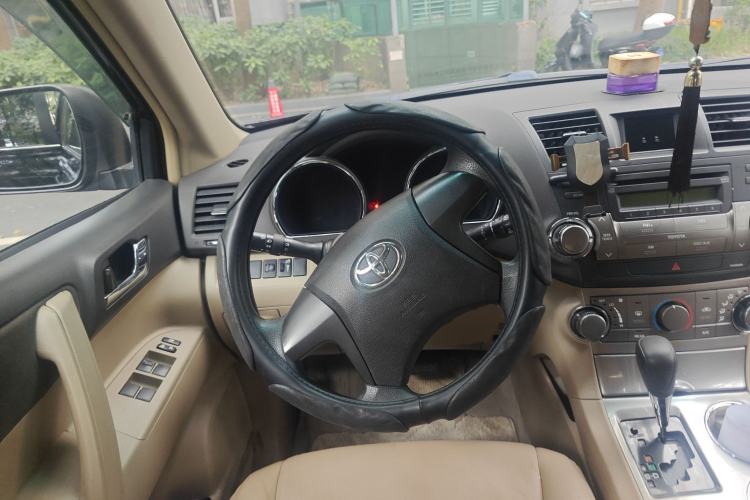 Used Toyota Highlander 2012 2.7L Two-Wheel Drive 7-Seater Elite Edition Steering Wheel