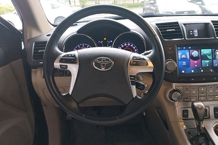 Used Toyota Highlander 2012 2.7L Two-Wheel Drive 7-Seater Luxury Edition Steering Wheel