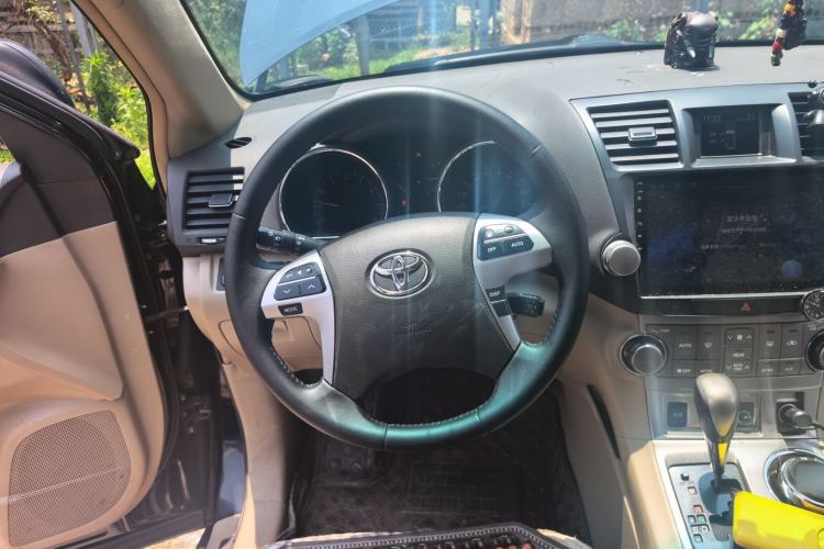 Used Toyota Highlander 2012 2.7L Two-Wheel Drive 7-Seater Luxury Edition Steering Wheel
