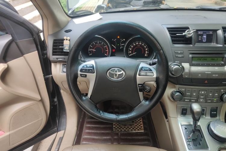Used Toyota Highlander 2012 2.7L Two-Wheel Drive 7-Seater Luxury Edition Steering Wheel