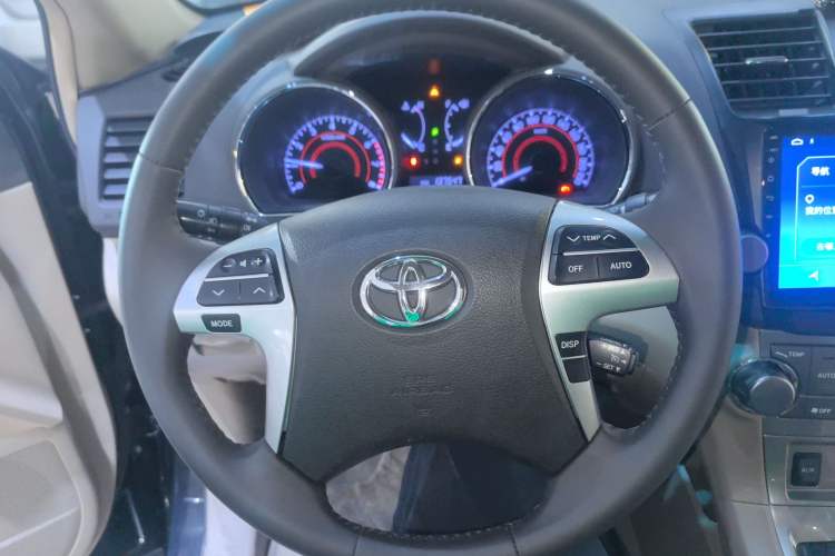 Used Toyota Highlander 2012 2.7L Two-Wheel Drive 7-Seater Luxury Edition Steering Wheel