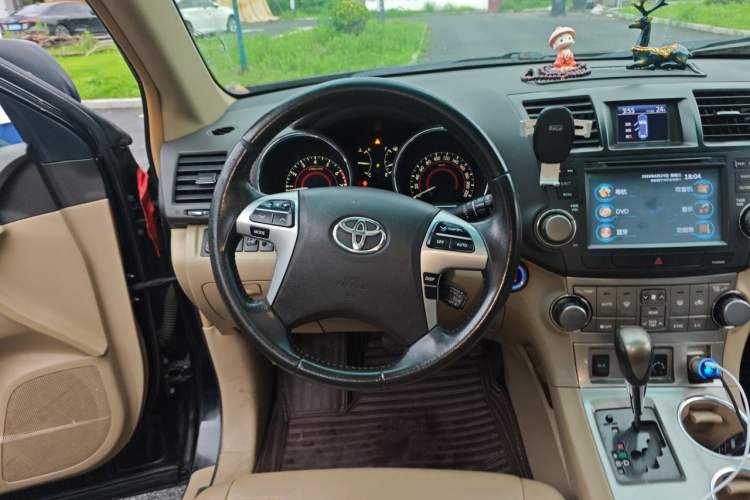 Used Toyota Highlander 2012 2.7L Two-Wheel Drive 7-Seater Luxury Edition Steering Wheel