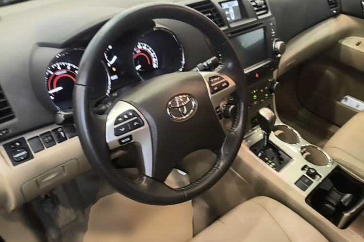 Used Toyota Highlander 2012 2.7L Two-Wheel Drive 7-Seater Luxury Edition Steering Wheel