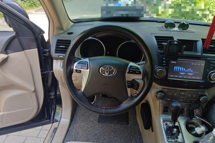 Used Toyota Highlander 2012 2.7L Two-Wheel Drive 7-Seater Luxury Edition Steering Wheel