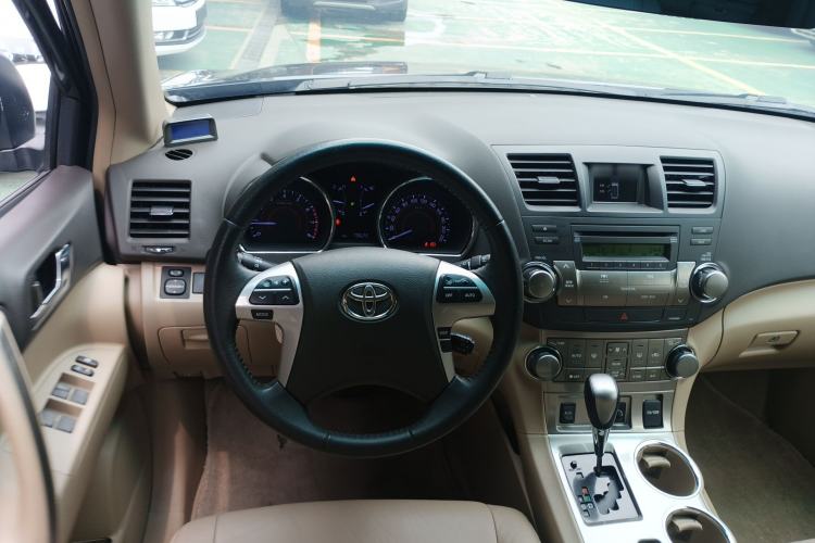 Used Toyota Highlander 2012 2.7L Two-Wheel Drive 7-Seater Luxury Edition Steering Wheel