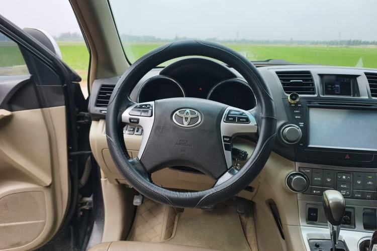 Used Toyota Highlander 2012 2.7L Two-Wheel Drive 7-Seater Elite Edition Steering Wheel