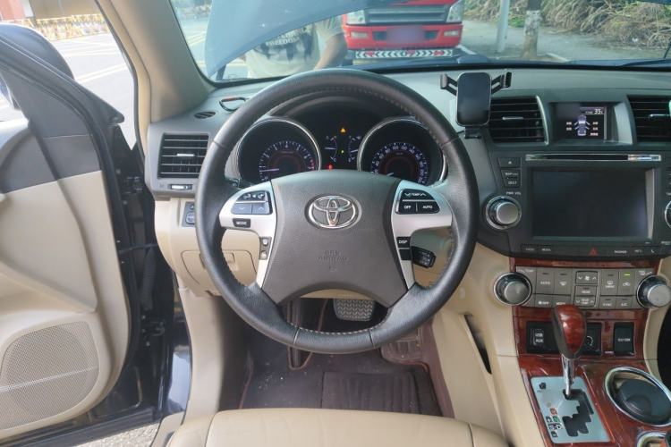 Used Toyota Highlander 2012 3.5L 4x4 7-Seater Ultimate Edition Steering Wheel