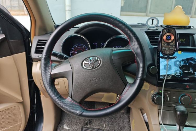 Used Toyota Highlander 2012 2.7L Two-Wheel Drive 7-Seater Elite Edition Steering Wheel