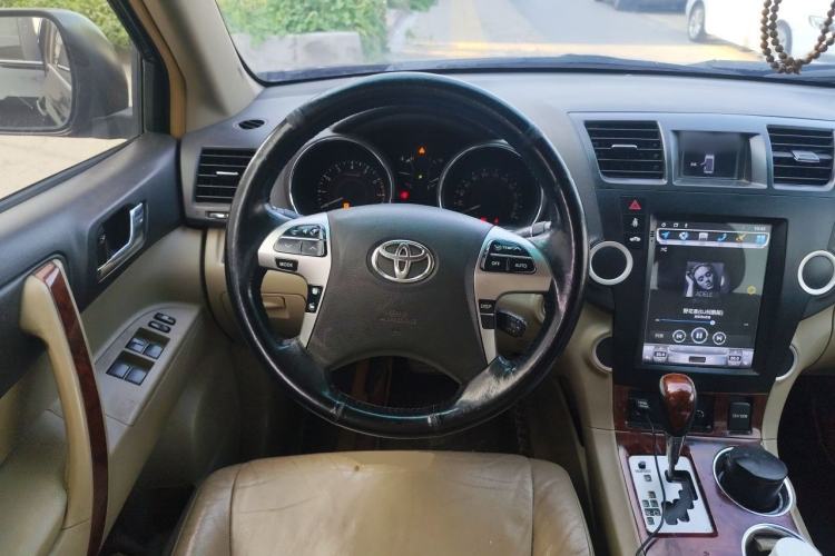 Used Toyota Highlander 2012 2.7L Two-Wheel Drive 7-Seater Ultimate Edition Steering Wheel