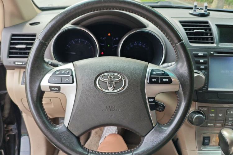 Used Toyota Highlander 2012 2.7L Two-Wheel Drive 7-Seater Luxury Edition Steering Wheel