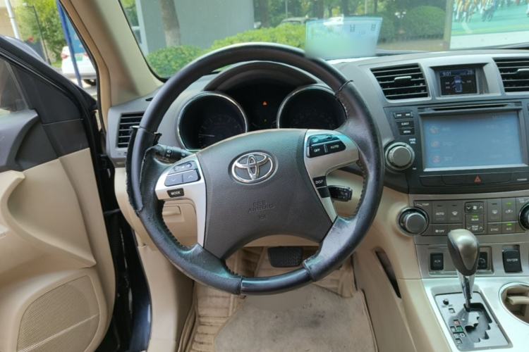 Used Toyota Highlander 2012 2.7L Two-Wheel Drive 7-Seater Luxury Edition Steering Wheel