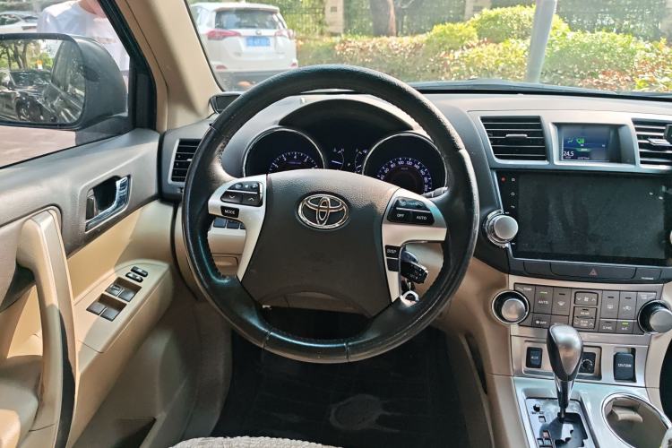 Used Toyota Highlander 2012 2.7L Two-Wheel Drive 7-Seater Luxury Edition Steering Wheel