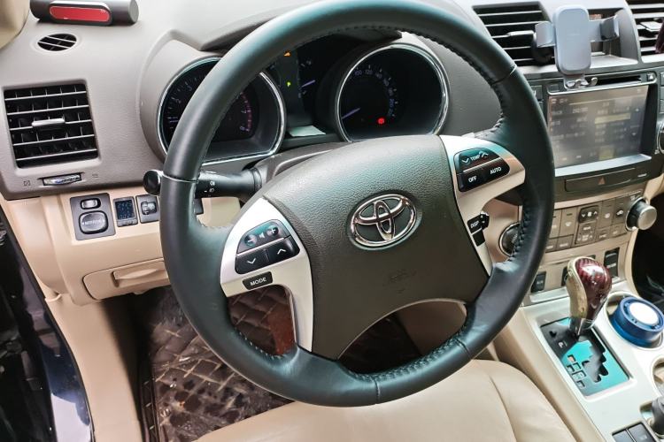 Used Toyota Highlander 2012 2.7L Two-Wheel Drive 7-Seater Luxury Edition Steering Wheel