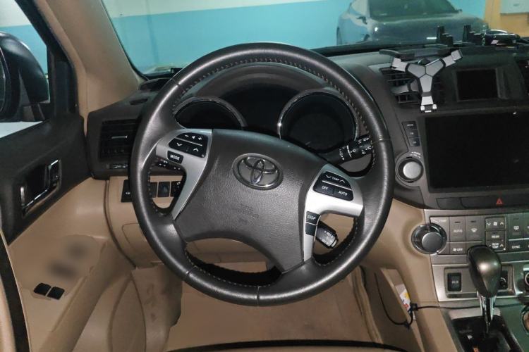 Used Toyota Highlander 2012 2.7L Two-Wheel Drive 7-Seater Luxury Edition Steering Wheel