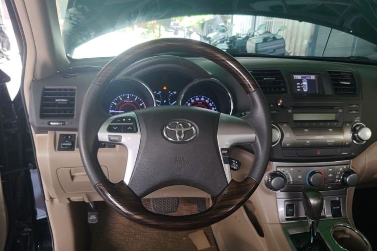 Used Toyota Highlander 2012 2.7L Two-Wheel Drive 5-Seater Sport Edition Steering Wheel
