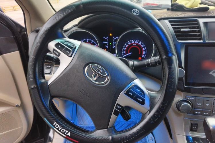 Used Toyota Highlander 2012 2.7L Two-Wheel Drive 7-Seater Luxury Edition Steering Wheel