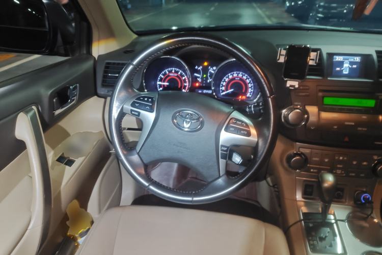 Used Toyota Highlander 2012 2.7L Two-Wheel Drive 7-Seater Luxury Edition Steering Wheel